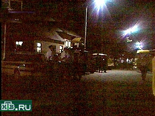 Ситуация с заложниками в поселке Лазаревское близ Сочи, где в гостинице засели террористы, обостряется
