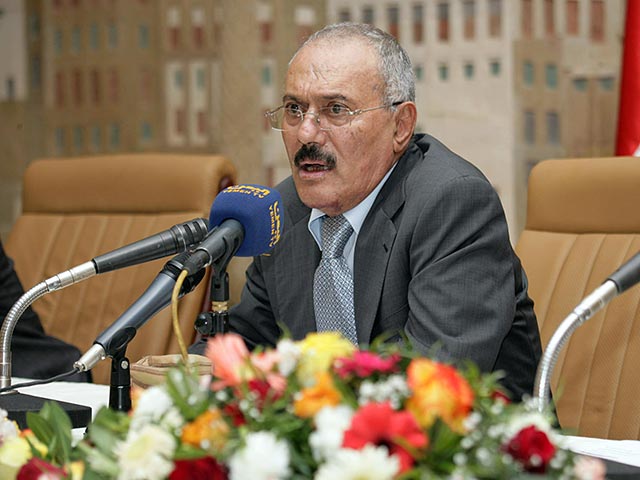 В Турции вступило в силу постановление правительства о заморозке банковских счетов, финансовых активов и имущества бывшего президента Йемена Али Абдаллы Салеха, поддержавшего переворот шиитских мятежников-хуситов