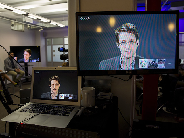 Сноуден добивается возможности выехать из России в Норвегию для получения премии