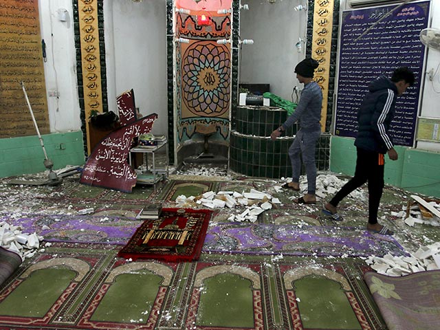 В столице Ирака Багдаде в пятницу, 22 апреля, террорист-смертник подорвал себя в шиитской мечети. В результате погибли не менее девяти человек