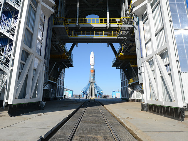 Ракету для первого запуска с "Восточного" установили на стартовом комплексе космодрома