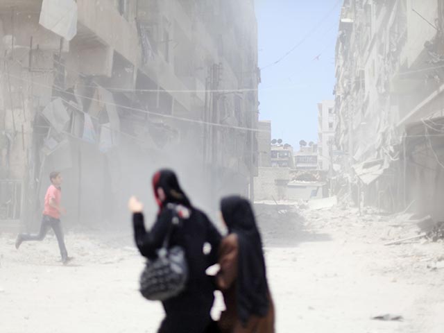 Сирийская авиация в ходе удара по районе города Алеппо на севере страны убила около двух десятков мирных жителей, заявила оппозиционная Национальная коалиция сирийских революционных и оппозиционных сил
