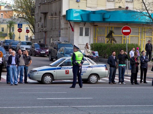 Избитый полицейскими таксист был без водительских прав и сам развязал конфликт, заявили в ГИБДД