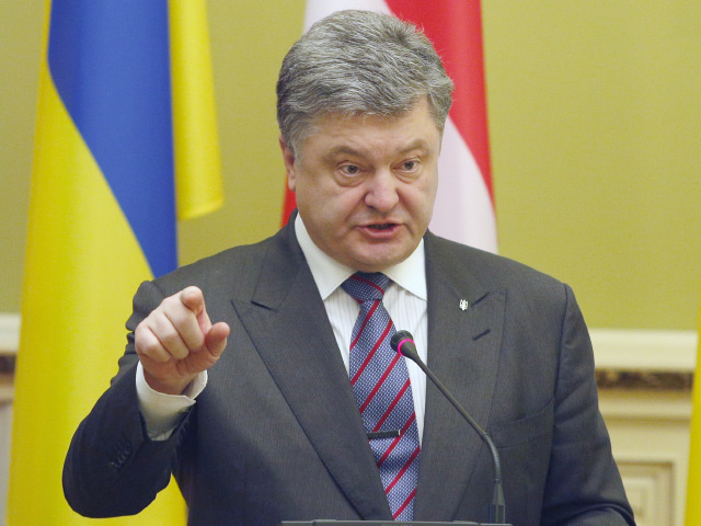 Порошенко выступил за создание на Украине "независимой" Церкви