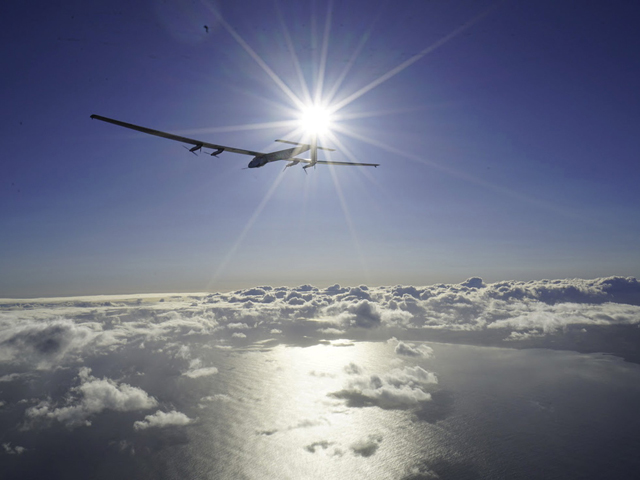 Самолет на солнечных батареях Solar Impulse 2 успешно перелетел Тихий океан и приземлился в Калифорнии