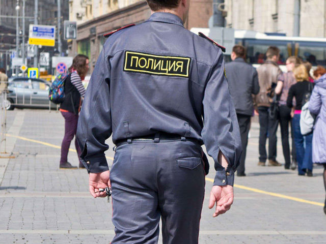 Нетрезвый москвич бросился с ножом на полицейских