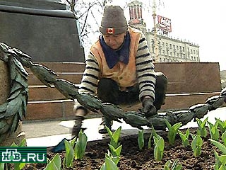 В Москве появятся памятники Окуджаве, Сурикову и Мандельштаму
