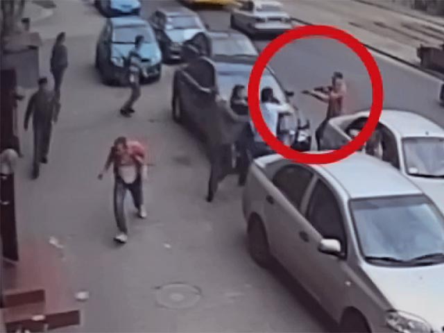 В Одессе на Старопортофранковской улице у офиса "7 канала" неизвестные совершили нападение на съемочную группу