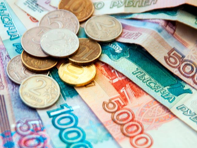 Опрошенные Bloomberg эксперты ждут нового снижения курса рубля