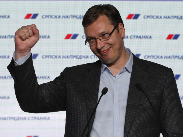 Большинство голосов - 48,25% - набрала коалиция "Александар Вучич - Сербия побеждает", сформированная вокруг правящей Сербской прогрессивной партии (СПП) премьер-министра Вучича