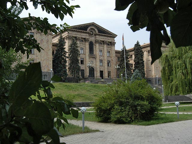 Законопроект о признании независимости Нагорного Карабаха не стали включать в повестку внеочередной сессии парламента Армении, запланированной на 10 мая