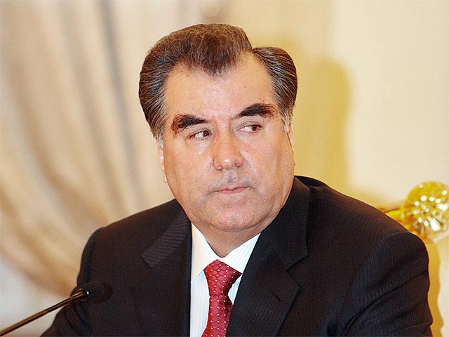 В Таджикистане осуждены женщина и мужчина, завербованные ИГ и готовившие покушение на президента Эмомали Рахмона