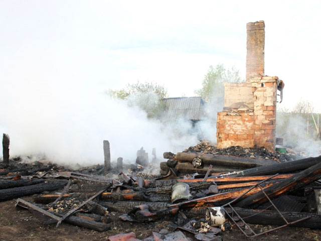 Семь человек погибли при пожаре в частном доме в Аликовском районе Чувашии в ночь на воскресенье
