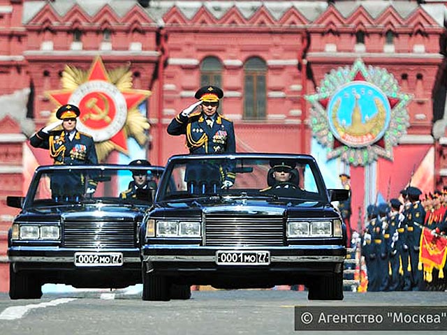 Иностранные эксперты, посмотревшие парад на Красной площади в Москве, отметили "тектонический сдвиг" в подходе российского руководства к развитию армии