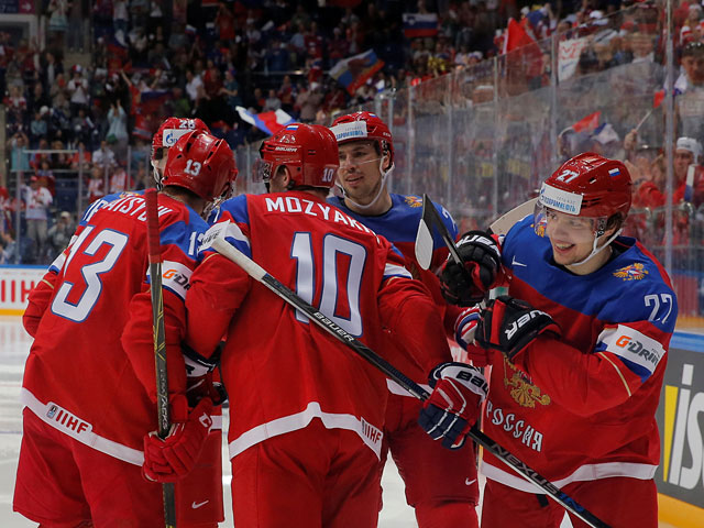Сборная России по хоккею в понедельник уверенно переиграла команду Латвии на групповом этапе домашнего чемпионата мира