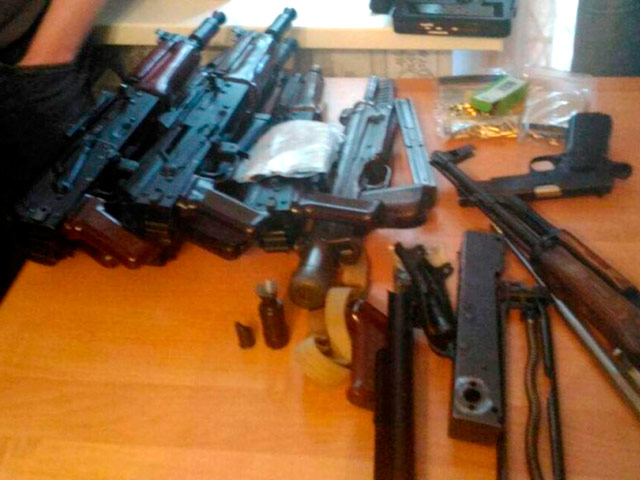 Силовики изъяли у москвича пулеметы, автоматы, 19 пистолетов и 15 тысяч патронов