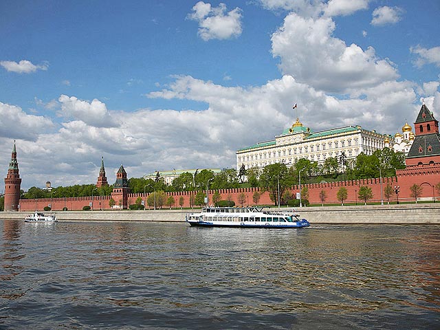 Музеи Кремля могут ввести квоты - посетителей слишком много и их число нарастает