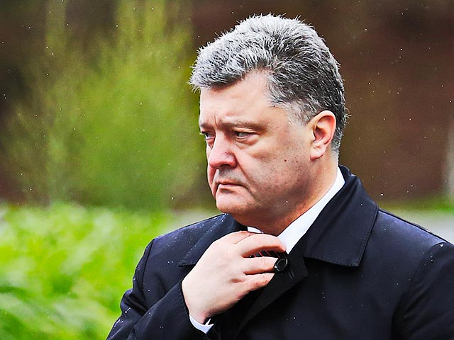 Президент Украины Петр Порошенко отложил визит в Великобританию из-за проблем внутри страны. Об этом сообщает сайт главы украинского государства