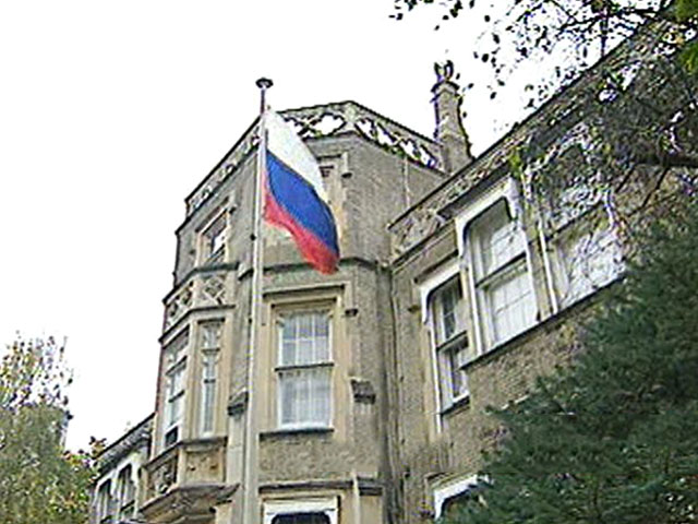 Посольство России в Великобритании пытается установить личность и гражданство человека по имени Дмитрий Недзвецкий, которого западная пресса называет "российским брокером", арестованным в Великобритании по подозрению в отмывании денег