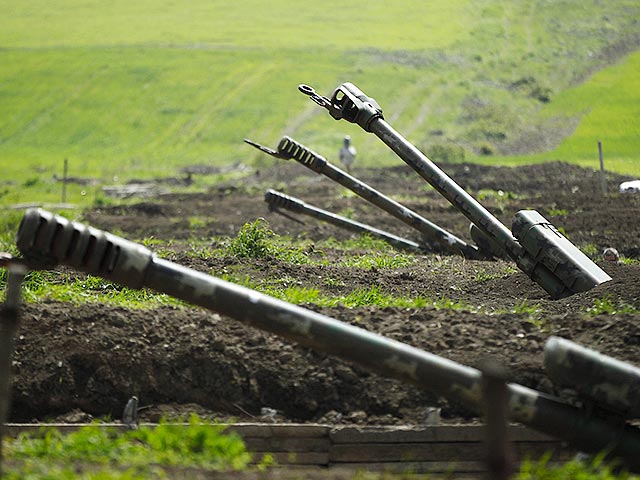 Азербайджан обвинил армянских военных в использовании запрещенных снарядов с белым фосфором
