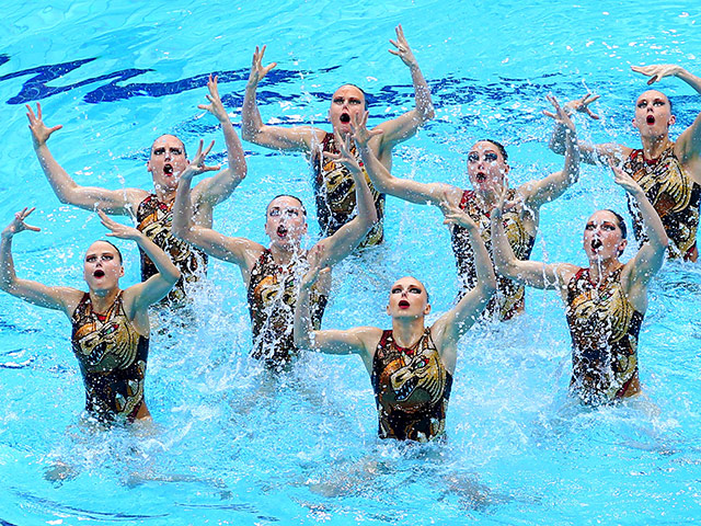 Сборная России по синхронному плаванию завоевала золото в соревнованиях групп в произвольной программе на чемпионате Европы по водным видам спорта, который проходит в Лондоне