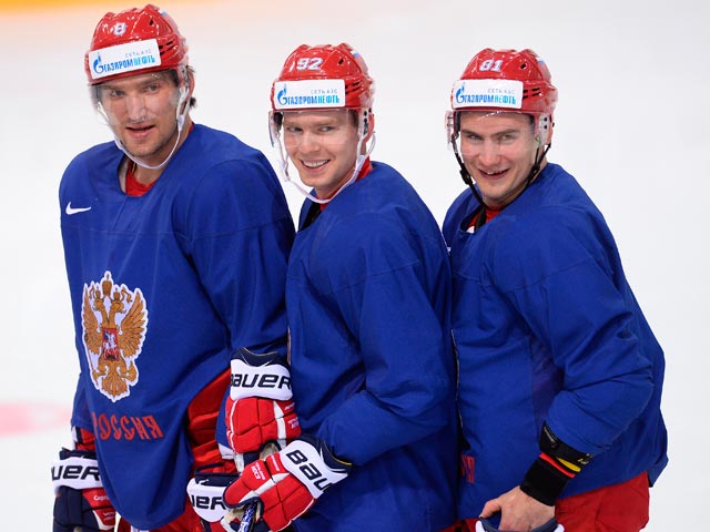 Игроки сборной России по хоккею Александр Овечкин, Евгений Кузнецов и Дмитрий Орлов, 13 мая 2016 года