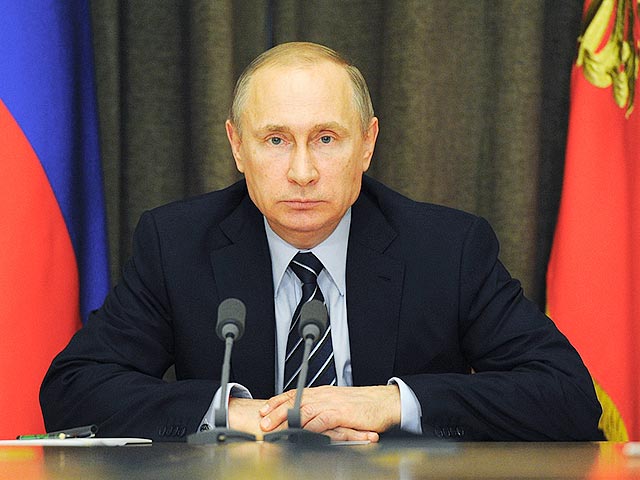 Владимир Путин проведет в понедельник заседание комиссии по мониторингу достижения целевых показателей социально-экономического развития России, определенных президентом в майских указах четыре года назад