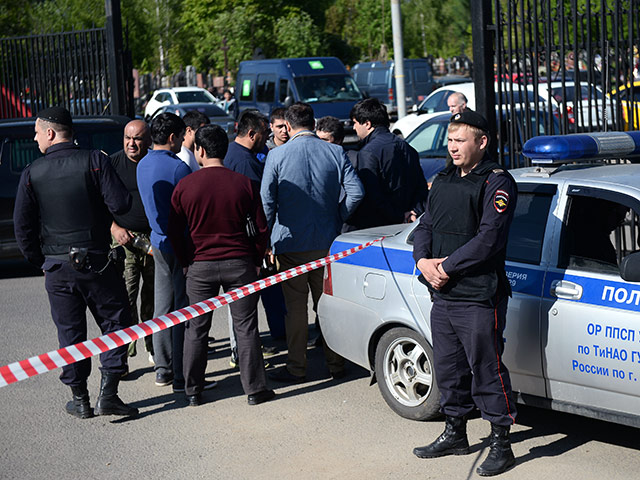 Полиция разыскивает в качестве вероятного организатора массовой драки на Хованском кладбище 42-летнего Лечия Яхьяева, зарегистрированного в Астраханской области