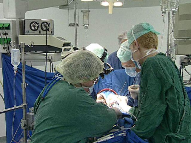 64-летний Томас Мэннинг из Галифакса (штат Массачусетс) стал первым в США пациентом, которому провели успешную пересадку пениса. 15-часовая операция прошла 8-9 мая в Массачусетской больнице в Бостоне