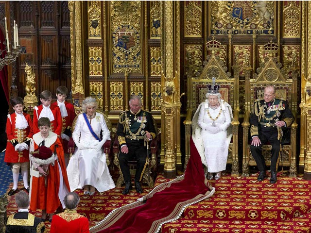 Королева Великобритании Елизавета II выступила в среду, 18 мая, со своего трона в Палате лордов с традиционной речью, изложив подготовленную правительством Дэвида Кэмерона программу законодательной работы парламента на год