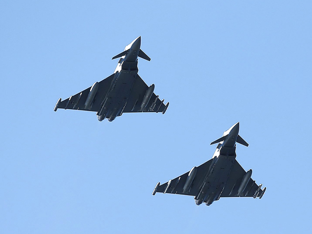 Накануне ВВС Великобритани подняли в воздух истребители Typhoon после получения сигнала о приближении к государственной границе Эстонии российских военных самолетов