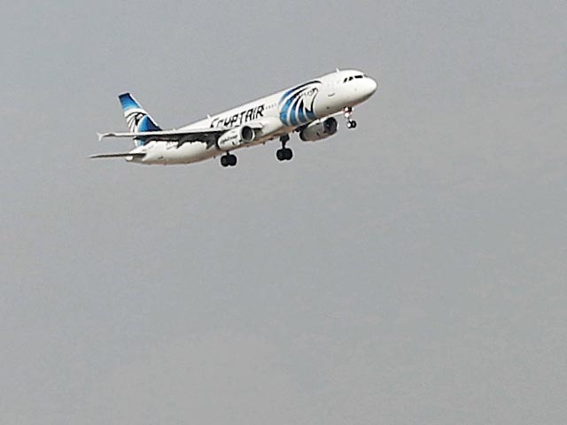 Самолет компании EgyptAir, пропавший над Средиземным морем, все же успел перед этим подать сигнал о бедствии