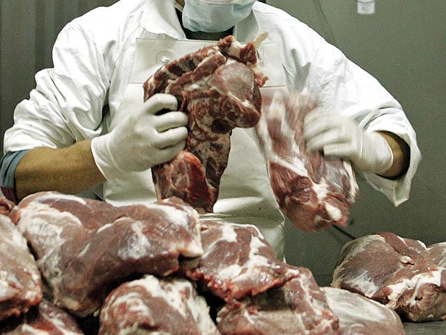 Посол КНР в Замбии Ян Юмин опроверг данные СМИ о том, что китайские компании поставляли в Африку человеческое мясо под видом консервов