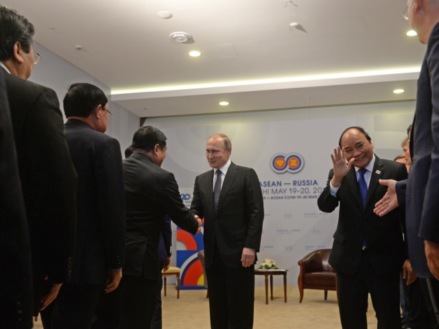 Путин провел день за встречами с лидерами стран Азии
