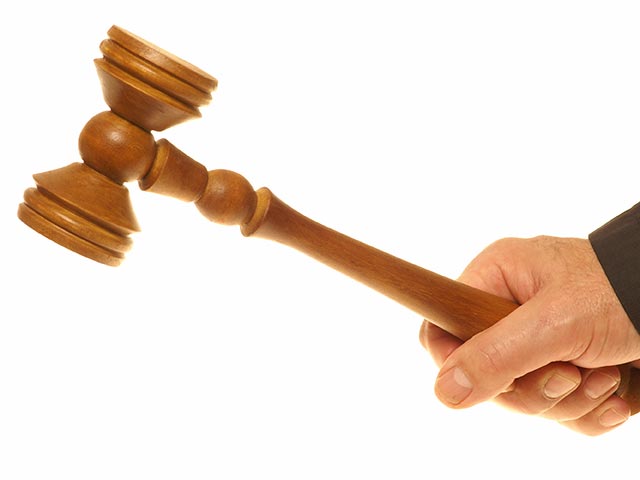 Под Вологдой ревнивец, сжегший вместе с домом трех взрослых и 7-летнего ребенка, осужден пожизненно