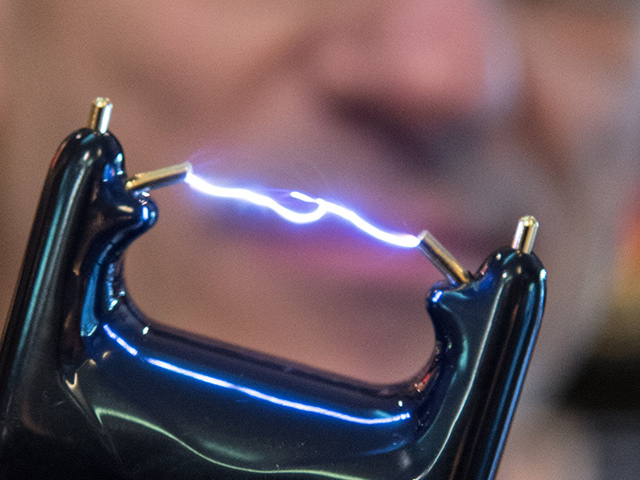 В Башкирии полицейский пытал подростка электрошокером, добиваясь признания в краже