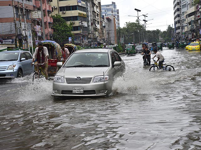 Тропический циклон "Роану" стал причиной наводнения и оползней в Шри-Ланке. Там жертвами стихии стали около 150 человек