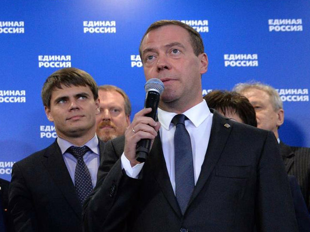 Премьер-министр России Дмитрий Медведев назвал выборы в США шоу с участием ряженых