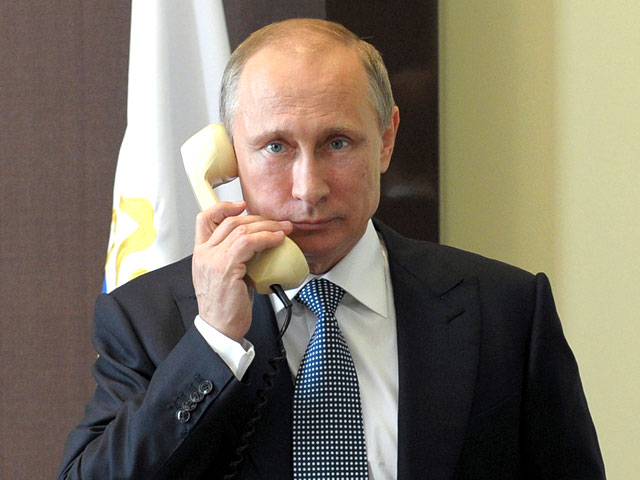 Пресс-секретарь президента России Дмитрий Песков рассказал журналистам, что "совсем поздно" может состояться некий международный разговор Владимира Путина и неизвестного собеседника