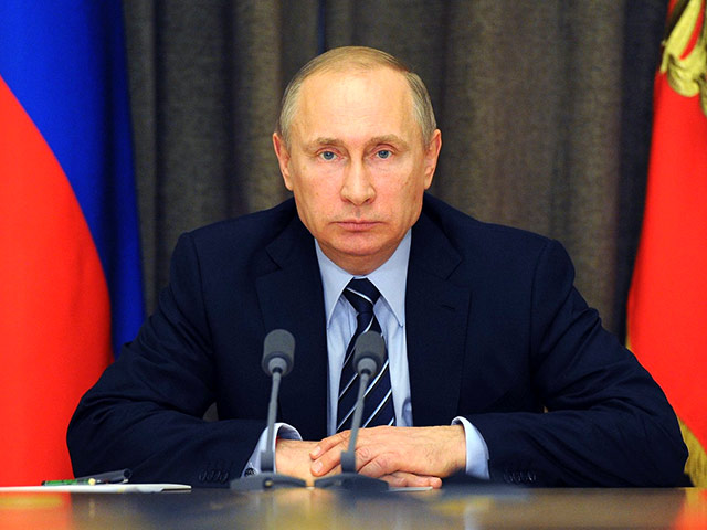 Президент России Владимир Путин подписал закон о повышении пенсионного возраста для чиновников с 1 января 2017 года