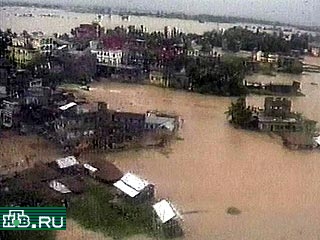 В южном Вьетнаме свирепствует сильнейшее за последние 70 лет наводнение