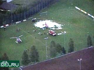 Восемь человек погибли и четверо получили ранения в Швейцарии в результате столкновения двух вертолетов, упавших затем на футбольное поле