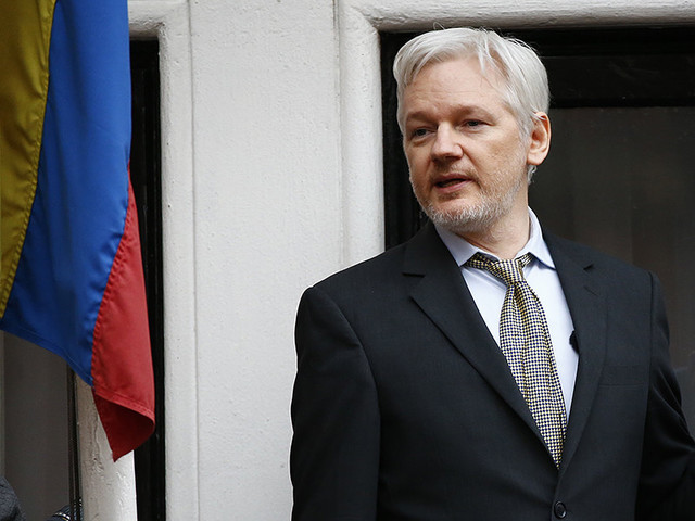 Джулиан Ассанж потерял доступ к интернету, а в Twitter WikiLeaks нашли "коды мертвеца" Джулиан Ассанж потерял доступ к интернету, а в Twitter WikiLeaks нашли "коды мертвеца"