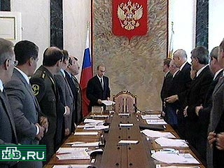 Сегодня в Кремле пошло рабочее совещание членов Совета безопасности по проблеме военного строительства в силовых структурах