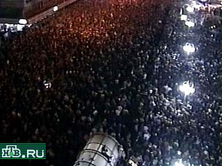 Около 200 тысяч человек собрались в центре Белграда