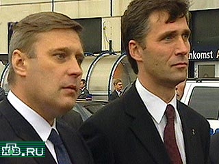 В ходе своего официального визита в Норвегию российский премьер, в частности, будет обсуждать вопросы, связанные с гибелью подводной лодки "Курск"