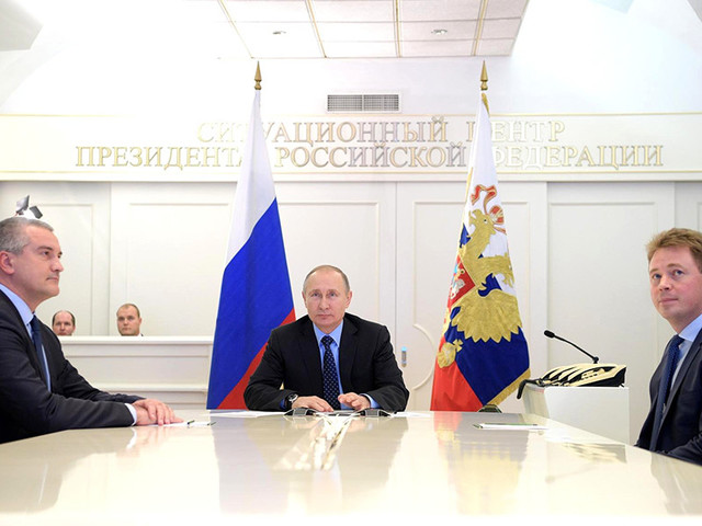 Владимир Путин дал старт подаче газа в Крым из материковой России Владимир Путин дал старт подаче газа в Крым из материковой России