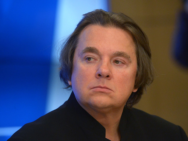 Константин Эрнст пообещал аудитории "Одноклассников" не менять новогодние огоньки Константин Эрнст пообещал аудитории "Одноклассников" не менять новогодние огоньки