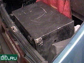 В момент задержания трое мужчин ехали в "Жигулях" 9-й модели. В багажнике машины был обнаружен сейф, только что похищенный из коммерческой фирмы "ПМ".