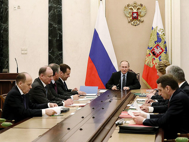 Владимир Путин и члены Совета безопасности осудили нападение на полицейских в Париже Владимир Путин и члены Совета безопасности осудили нападение на полицейских в Париже